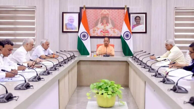 control-room-and-alertness-cm-yogi-new-orders-to-deal-with-rain-and-flood