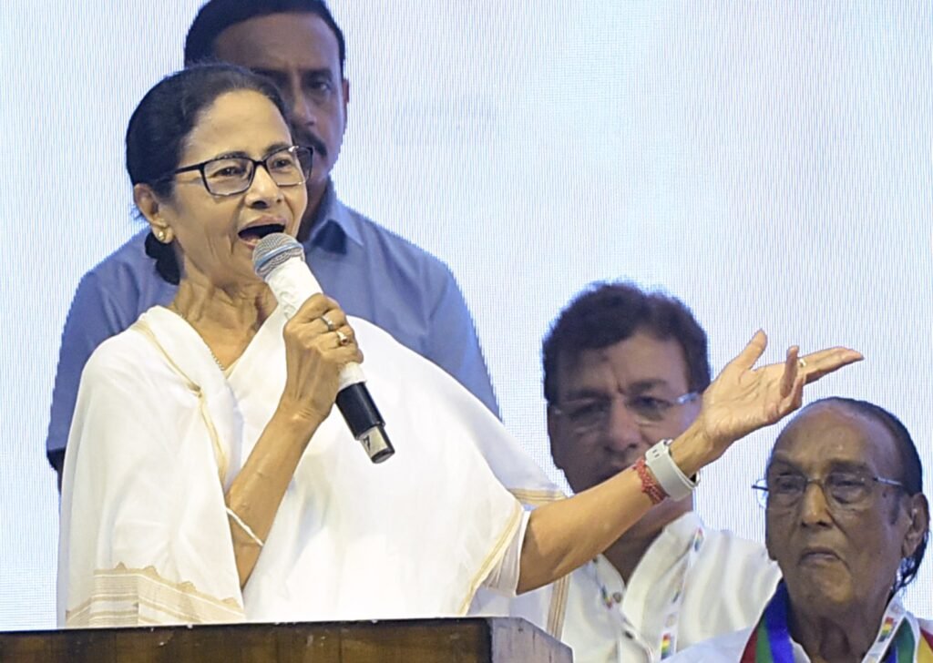 Mamata Banerjee facing sharp criticism over womens safety (1)